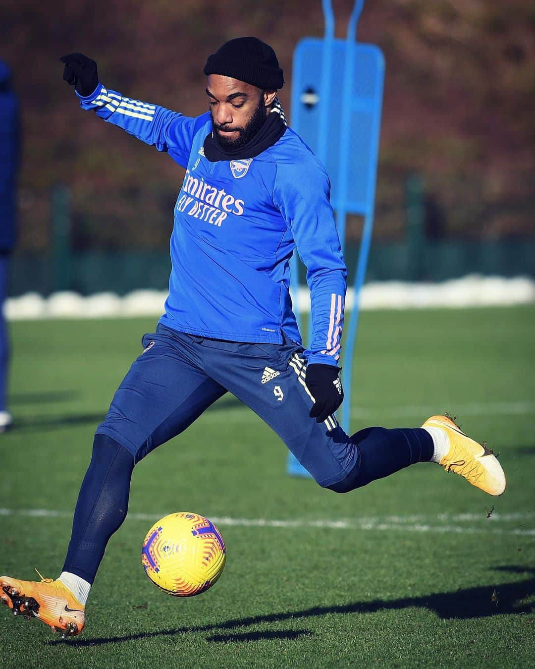 アーセナルFCさんのインスタグラム写真 - (アーセナルFCInstagram)「Back at it 💪  #Arsenal #training #SOUARS #Lacazette #Arteta #SmithRowe #Partey #Xhaka #Bellerin」1月26日 0時49分 - arsenal