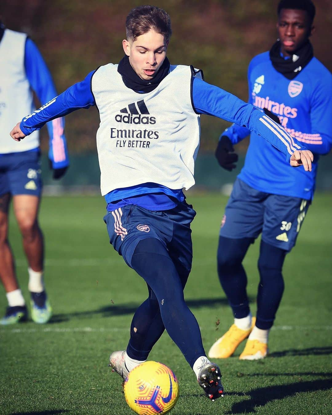 アーセナルFCさんのインスタグラム写真 - (アーセナルFCInstagram)「Back at it 💪  #Arsenal #training #SOUARS #Lacazette #Arteta #SmithRowe #Partey #Xhaka #Bellerin」1月26日 0時49分 - arsenal