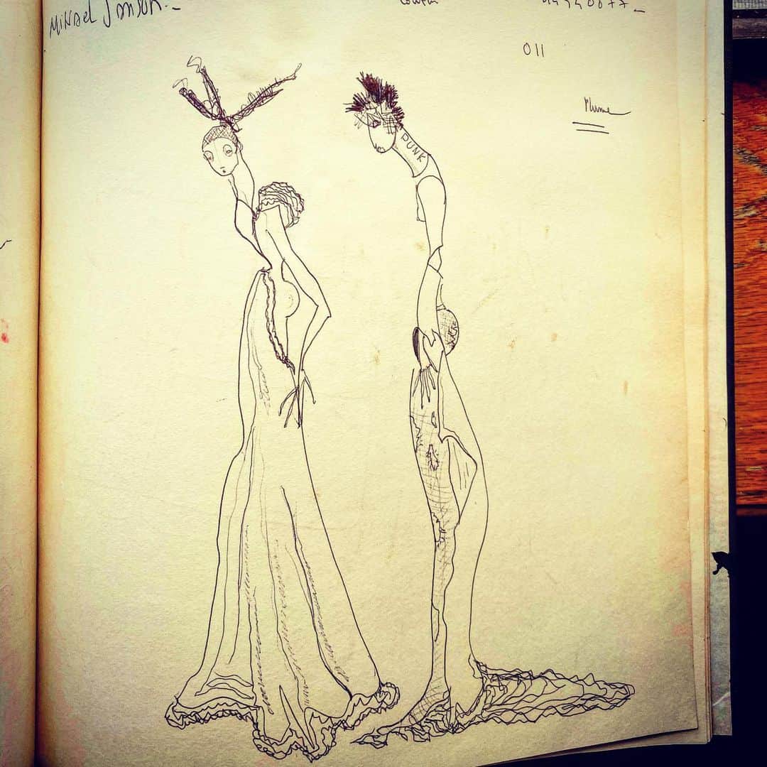 JULIEN D'YSのインスタグラム：「Ma couture #carnetjuliendys #drawing #ideas #create #always#pariscoutureweek #january25.2021 be safe ❤️」