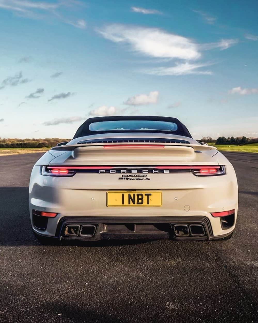 CarsWithoutLimitsさんのインスタグラム写真 - (CarsWithoutLimitsInstagram)「A NEW RECORD ACCELERATION IN THE 992 TURBO S CABRIOLET NOW LIVE ON YOUTUBE @888MF #CarsWithoutLimits #992 #turbos」1月26日 0時58分 - carswithoutlimits