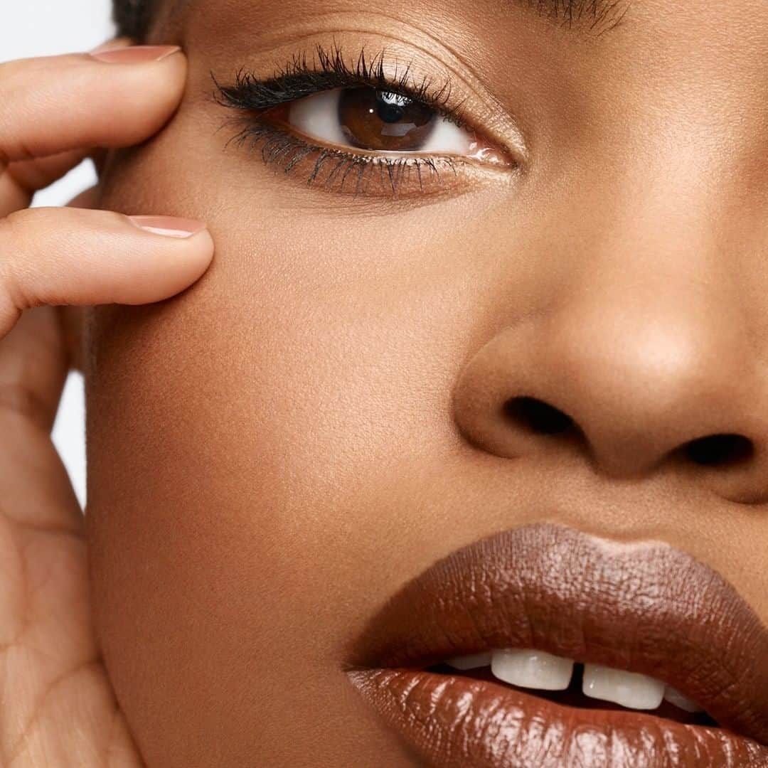 M·A·C Cosmetics UK & Irelandさんのインスタグラム写真 - (M·A·C Cosmetics UK & IrelandInstagram)「Monday mood? Flawless. Create a long-wearing matte finish with best-selling Studio Fix Fluid Foundation ⁠🙌🖤 ...it’s THE formula created backstage and comes in 67 shades. ⁠ ⁠ 👉Find your match using Studio Fix Fluid Virtual Try On at maccosmetics.co.uk⁠ Regram @maccosmeticscanada⁠ #MACCosmeticsUK #MACCosmetics #MACStudioFix #MACFoundation #Makeup #Beauty #Foundation⁠」1月26日 1時02分 - maccosmeticsuk