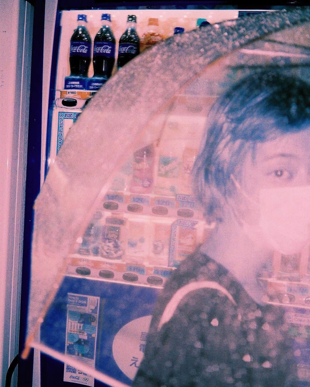 前田エマさんのインスタグラム写真 - (前田エマInstagram)「まだ夏にもなってなかったね。 #contaxt2 #filmcamera」1月26日 1時04分 - emma_maeda