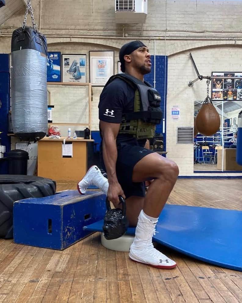 のインスタグラム：「Keep throwing bricks, we’ll keep building the Kingdom ⚒️」