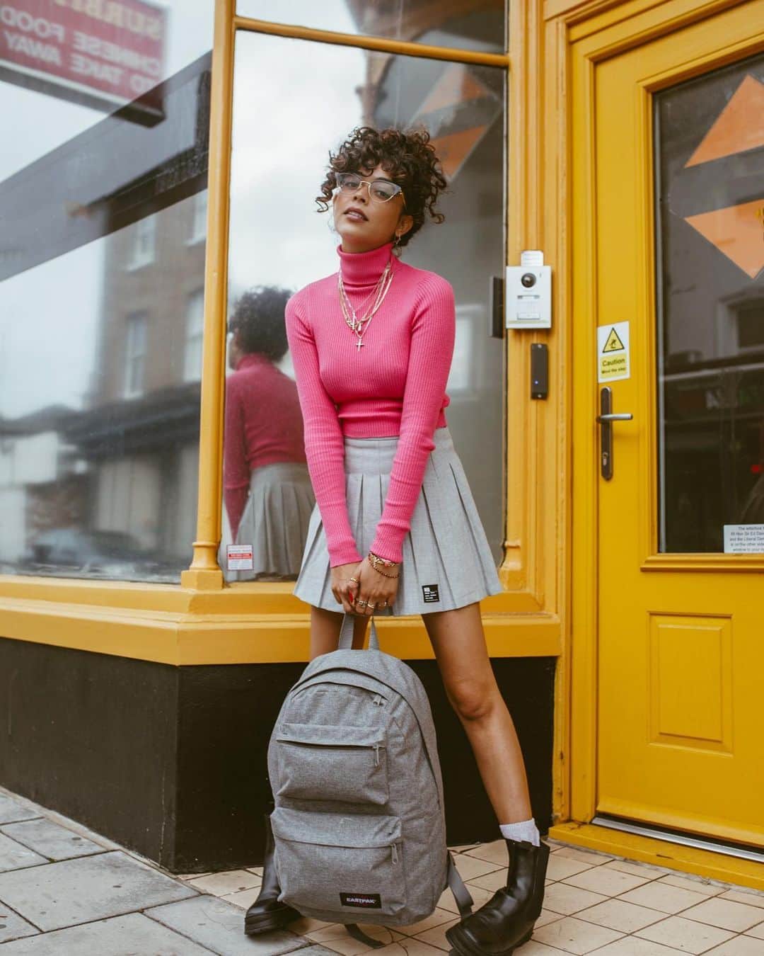 イーストパックのインスタグラム：「We remixed our Eastpak icons as rectangular silhouettes with double front pockets. @itslinamar carries our Padded Double backpack in Sunday Grey #builttoresist #eastpak #streetstyle #ss21 #newseason」