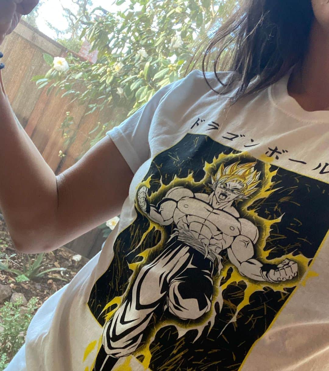 のインスタグラム：「I have Goku spirit in me today 💪💫 @paigeareizaga @nikkidzurko @artswimusa」