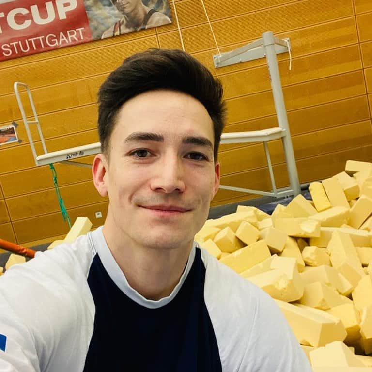 マゼル・ニューエンのインスタグラム：「A new week full of training 💪🏼🤸🏽‍♂️  How was your Start in the new week? 🤗」