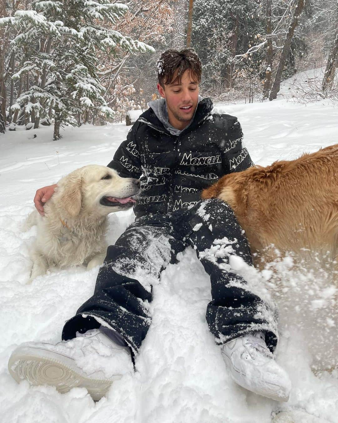 キャメロン・ダラスのインスタグラム：「HAPPY BIRTHDAY BANDITO, we had a good birthday weekend snow & the beach ☺️」