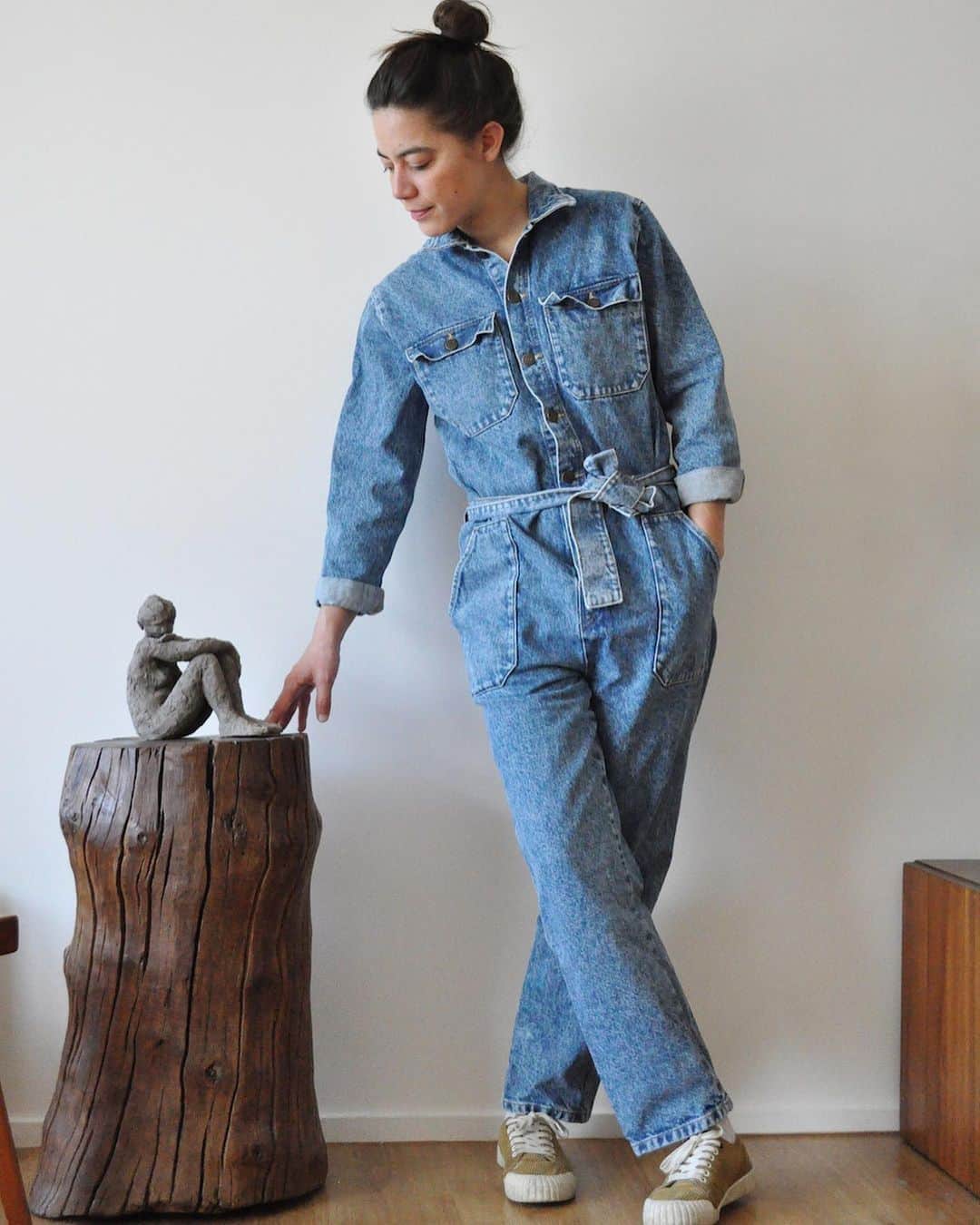アメリカンビンテージのインスタグラム：「When @milkdecoration_mag meet Kim Berthier @levidegrenierduneparisienne 🏺 Jumpsuit WIP175H20 . #americanvintage #americanvintagewomen #womenswear #fashion  📷 @monsieuradel」