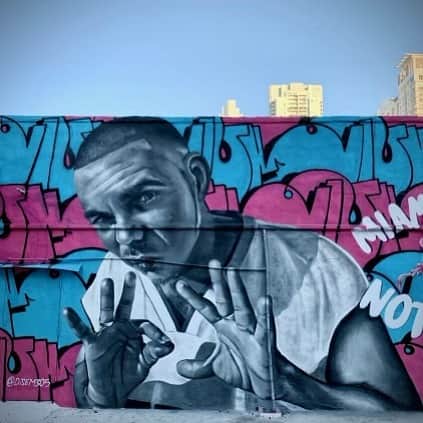 ピットブルのインスタグラム：「Danny, bet that up for always looking out. It’s been a long road since passing out flyers for @shoegallery when I was 14 years old but The 305 drive, hustle, grind/fight, you strived and survived. Thank you, @Disem305. You already know 305 Til I Die and 305 For Life! Dale!」