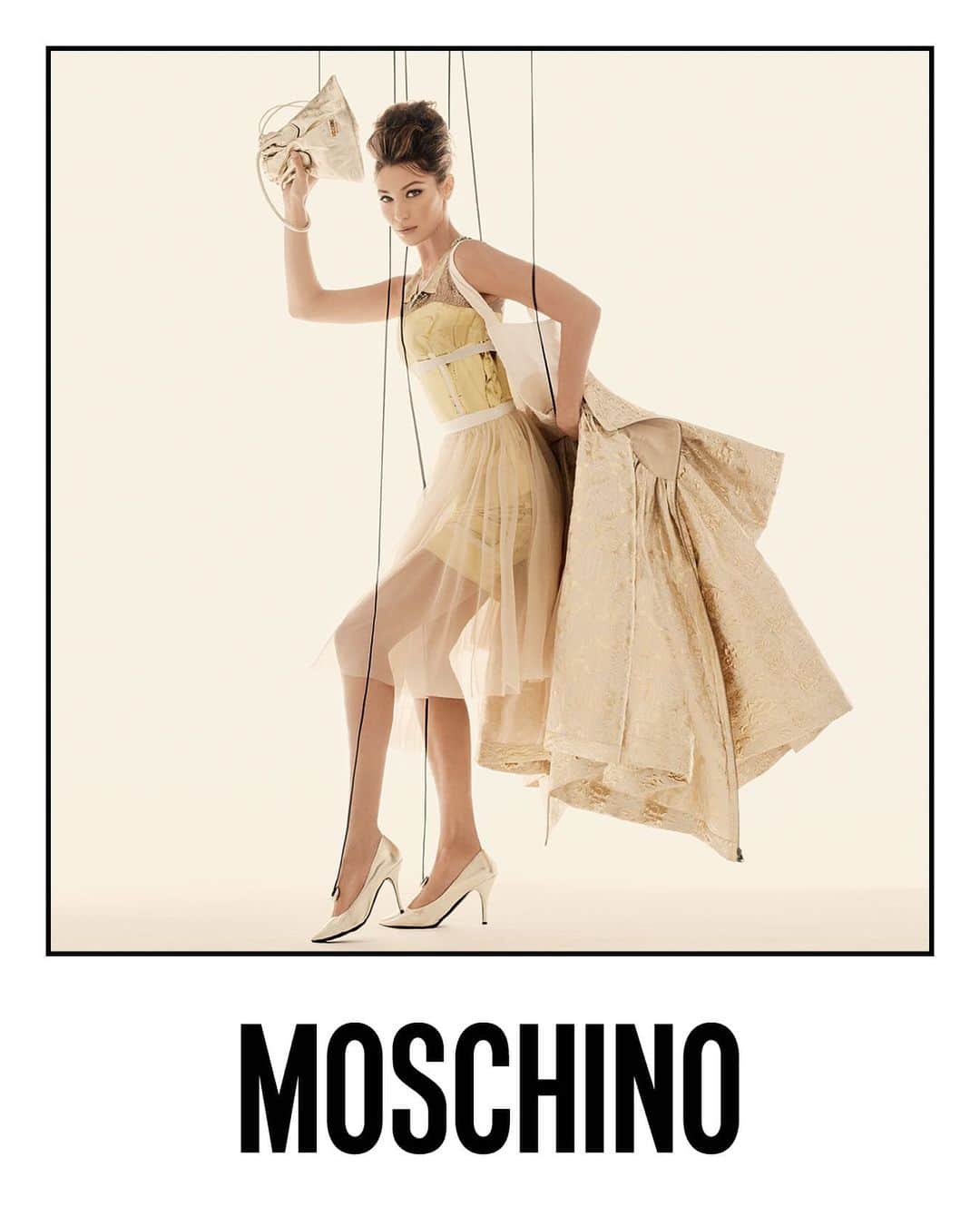 ジェレミー・スコットのインスタグラム：「THE NEW MOSCHINO CAMPAIGN STARRING @bellahadid WITH HAIR BY @jimmypaulhair MAKEUP @patmcgrathreal ART DIRECTION @duzansky STYLED BY @carlynecerfdedudzeele & PHOTOGRAPHED BY STEVEN MEISEL」