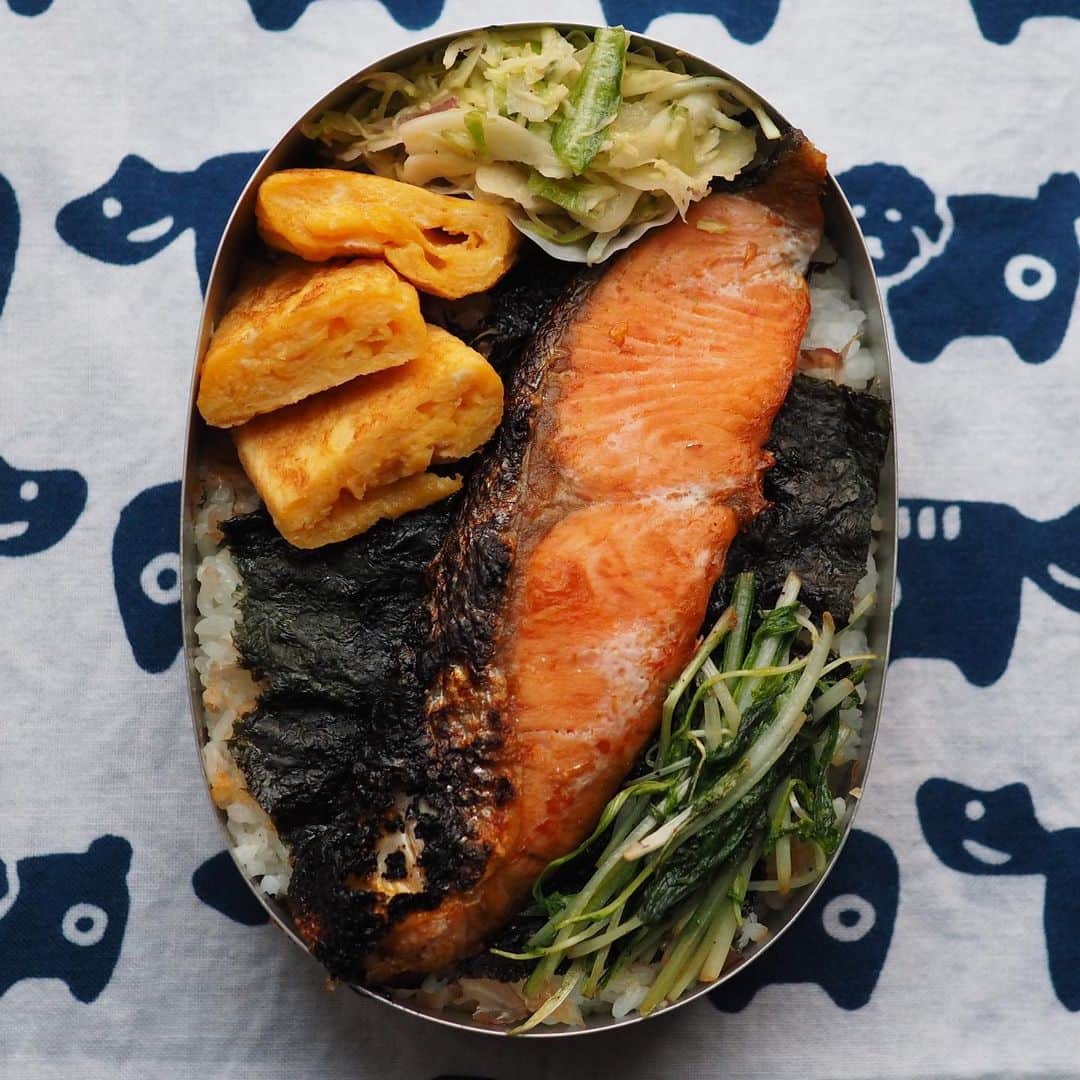 Rocoのインスタグラム：「01.26 鮭海苔弁当  #roco弁#お弁当#obento#bento#鮭弁当#海苔弁当」