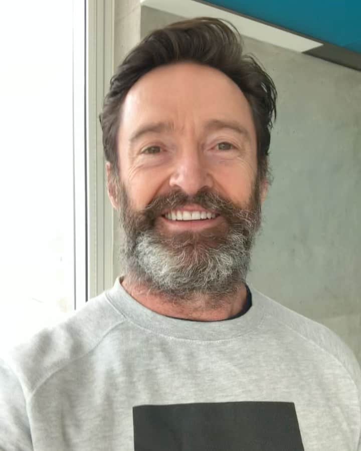 ヒュー・ジャックマンのインスタグラム：「Hi all. Happy Australia Day and thanks for watching this video. If you have a few extra minutes ... please watch my Stories post. It’s an amazing choir performing our Australian Anthem. In particular, please listen to the 2nd verse. “We are one, and free”.」