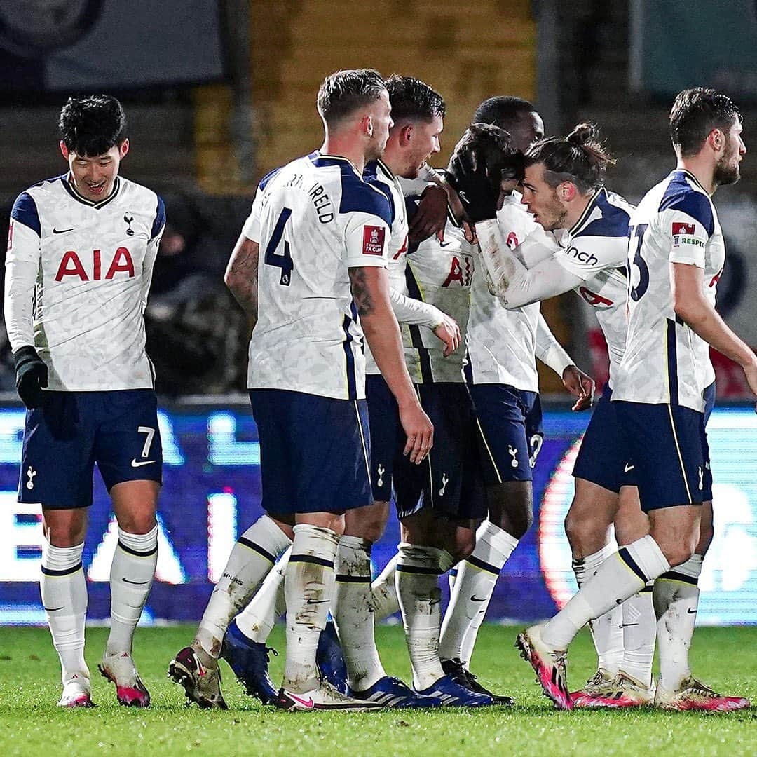 トビー・アルデルヴァイレルトさんのインスタグラム写真 - (トビー・アルデルヴァイレルトInstagram)「Left it late but job done ✅ Into Round Five 🏆 #COYS」1月26日 7時10分 - tobyalderweireld