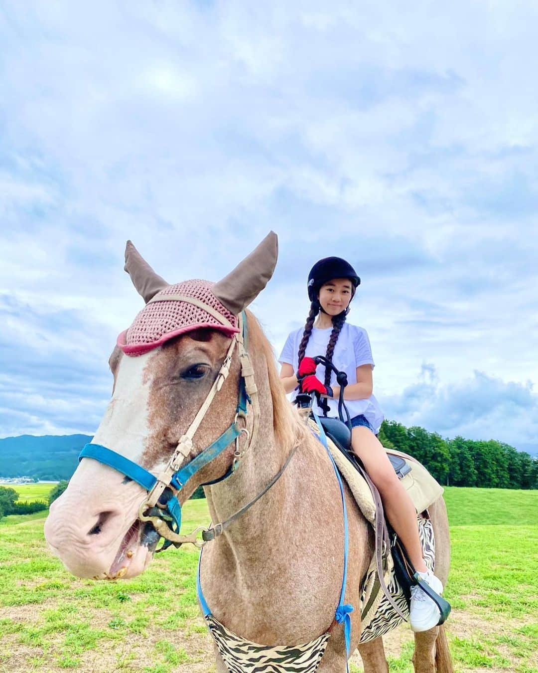 Laraさんのインスタグラム写真 - (LaraInstagram)「.  Back in September I had the opportunity to visit the wonderful @nasufarmvillage! 🤍✨ it was truly one of a kind, and I was charmed by the kind people and the sweet horses, and @saekoofficial was sincerely passionate about the farm. I would really like to visit again very soon! 🐴☀️ the organic blueberries were also delicious! 😍  #9月」1月26日 1時52分 - fa_la_lara
