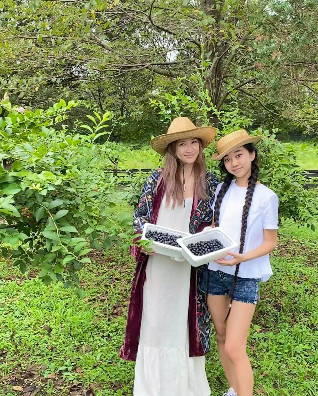 Laraさんのインスタグラム写真 - (LaraInstagram)「.  Back in September I had the opportunity to visit the wonderful @nasufarmvillage! 🤍✨ it was truly one of a kind, and I was charmed by the kind people and the sweet horses, and @saekoofficial was sincerely passionate about the farm. I would really like to visit again very soon! 🐴☀️ the organic blueberries were also delicious! 😍  #9月」1月26日 1時52分 - fa_la_lara