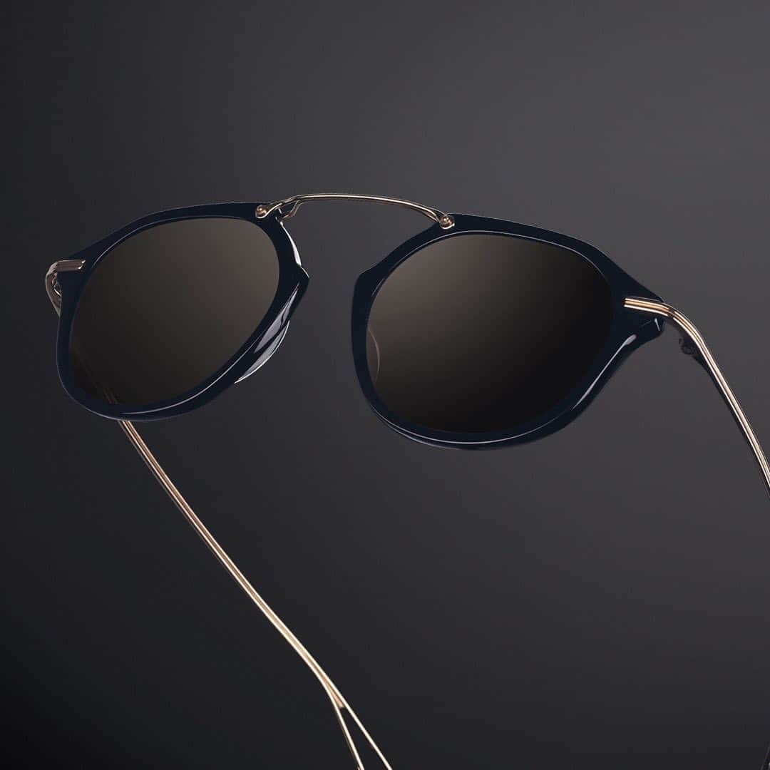 ディタのインスタグラム：「Inspired by the ‘Streamline Moderne’ movement of the 1930s, DITA's KOHN echoes Art Deco simplicity. Stripping away the unnecessary, KOHN's bridgeless frame features a lightweight titanium brow bar and elegant temple design that focuses on a single line. Available in Sun and Optical at dita.com and select authorized retailers.  #DITA #DITAeyewear #KOHN」