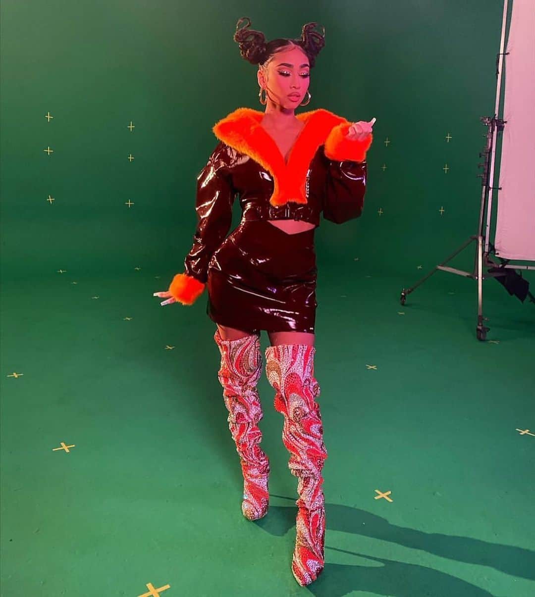 メジャー・レーザーのインスタグラム：「EL VIDEO DE QUELOQUE VIENE MAÑANA 🌋 @PALOMAMAMI」
