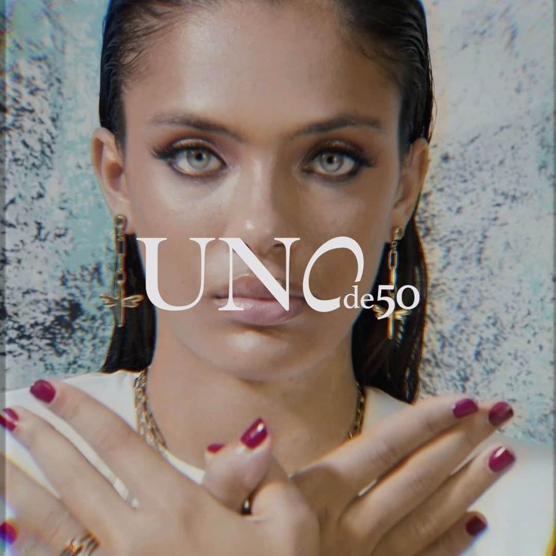 ウノデシンクエンタのインスタグラム：「Saca tu lado más libélula 🦋 e indomable con nuestra colección Freedom.  #ColecciónFreedom #UNOde50  Just fly and be indomitable with our Freedom collection 🦋  #FreedomCollection #UNOde50」