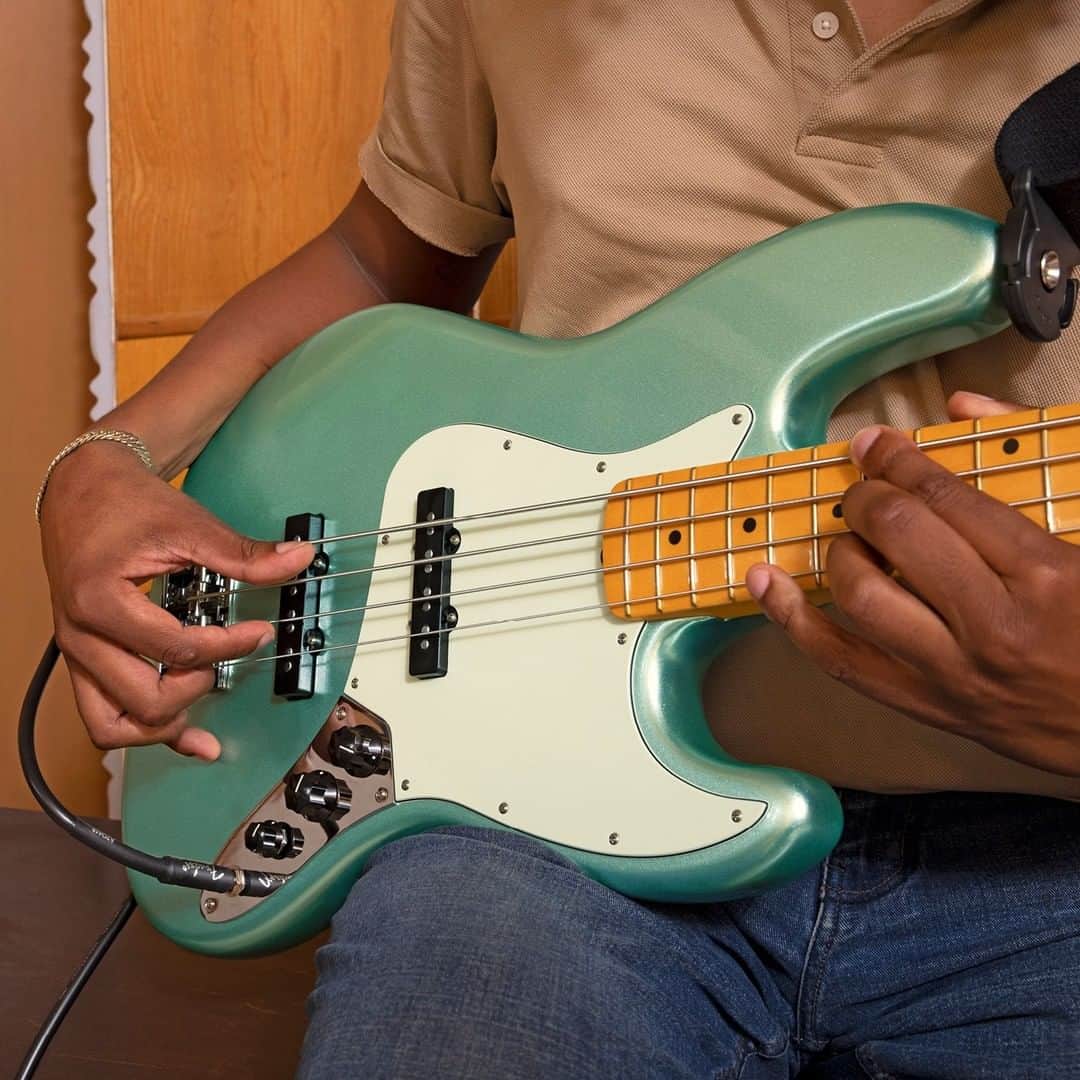Fender Guitarさんのインスタグラム写真 - (Fender GuitarInstagram)「V-Mod II Pickups. Sculpted Neck Heel. HiMass Vintage Bridge. See the American Professional II Jazz Bass in action via link in bio.」1月26日 2時00分 - fender