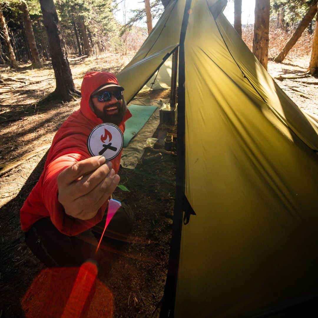 オボズのインスタグラム：「CommUNITY on and off the trail 🌲🥾  Check out the @blackfolkscamptoo #unityblaze, reminding us all to “treat everyone, everywhere equally.”   Photo @steve_yocom Repost @appalachain_adventure_company . . . . #obozfootwear #truetothetrail #camping #adventure #trail #blackfolkscamptoo #unity #trail #hiking #trekking」