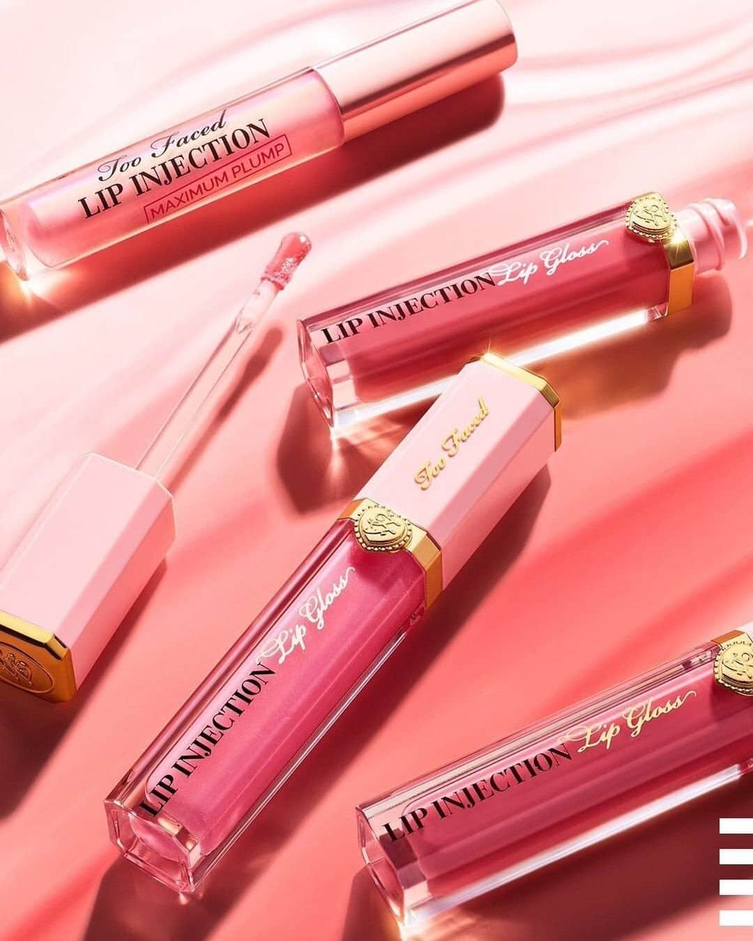 Too Facedのインスタグラム：「When we say give ‘em lip, this is what we mean 😍 #regram @sephora Love the look but hate the needles? 👄 The new @toofaced Lip Injection Lip Gloss and Lip Injection Maximum Plump have got you covered—they’ll visually smooth and plump your lips to tingly perfection 💯 #toofacedlipinjection #toofaced」