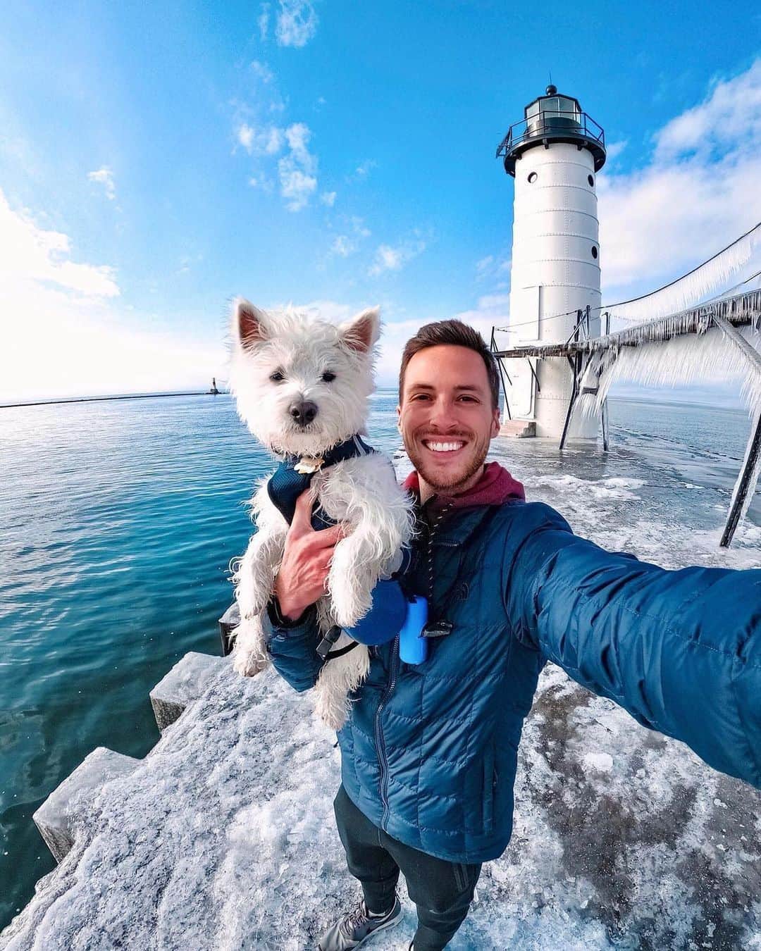 Visit The USAさんのインスタグラム写真 - (Visit The USAInstagram)「Exploring the coasts of Michigan in the winter! ❄️ From Manistee to ➡️ Traverse City, Michigan has wonderful road trip stops along the coast to see! Beautiful shorelines with untouched nature, as well as winter activities like snowmobiling and ATV adventures, line the coast. Tag your road trip buddy who you would explore Michigan with! #VisitTheUSA 📸 :@nckstagram」1月26日 2時02分 - visittheusa