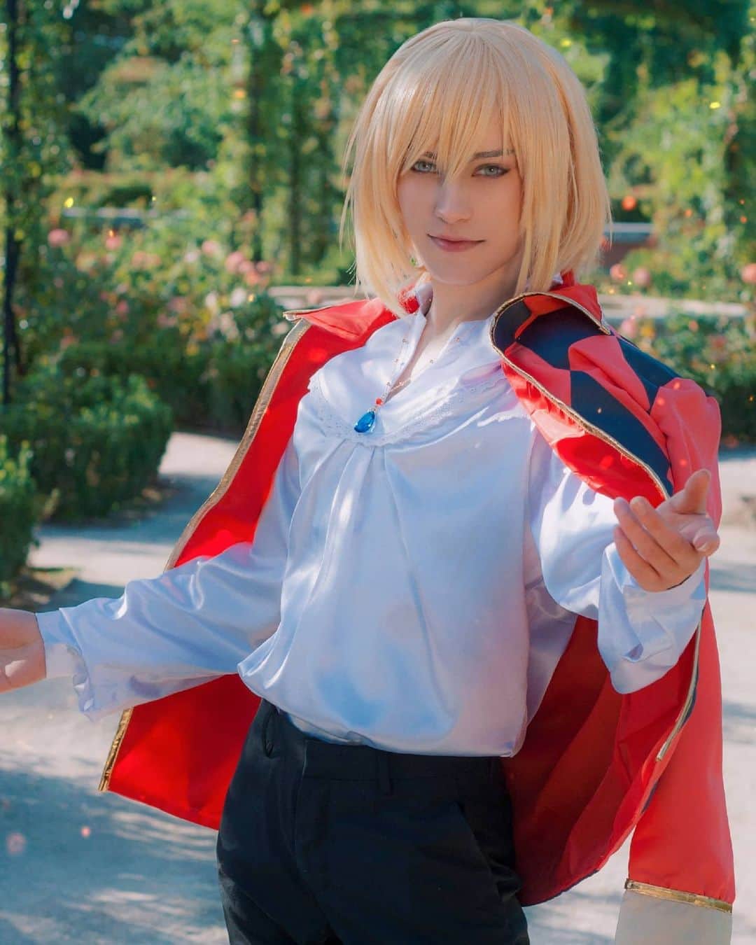 Geheさんのインスタグラム写真 - (GeheInstagram)「Howl is such a comfy cosplay 🥺 I'm so eager to wear him again once conventions are back and safe   #HowlsMovingCastle #cosplay #howlcosplay」1月26日 2時05分 - geheichou