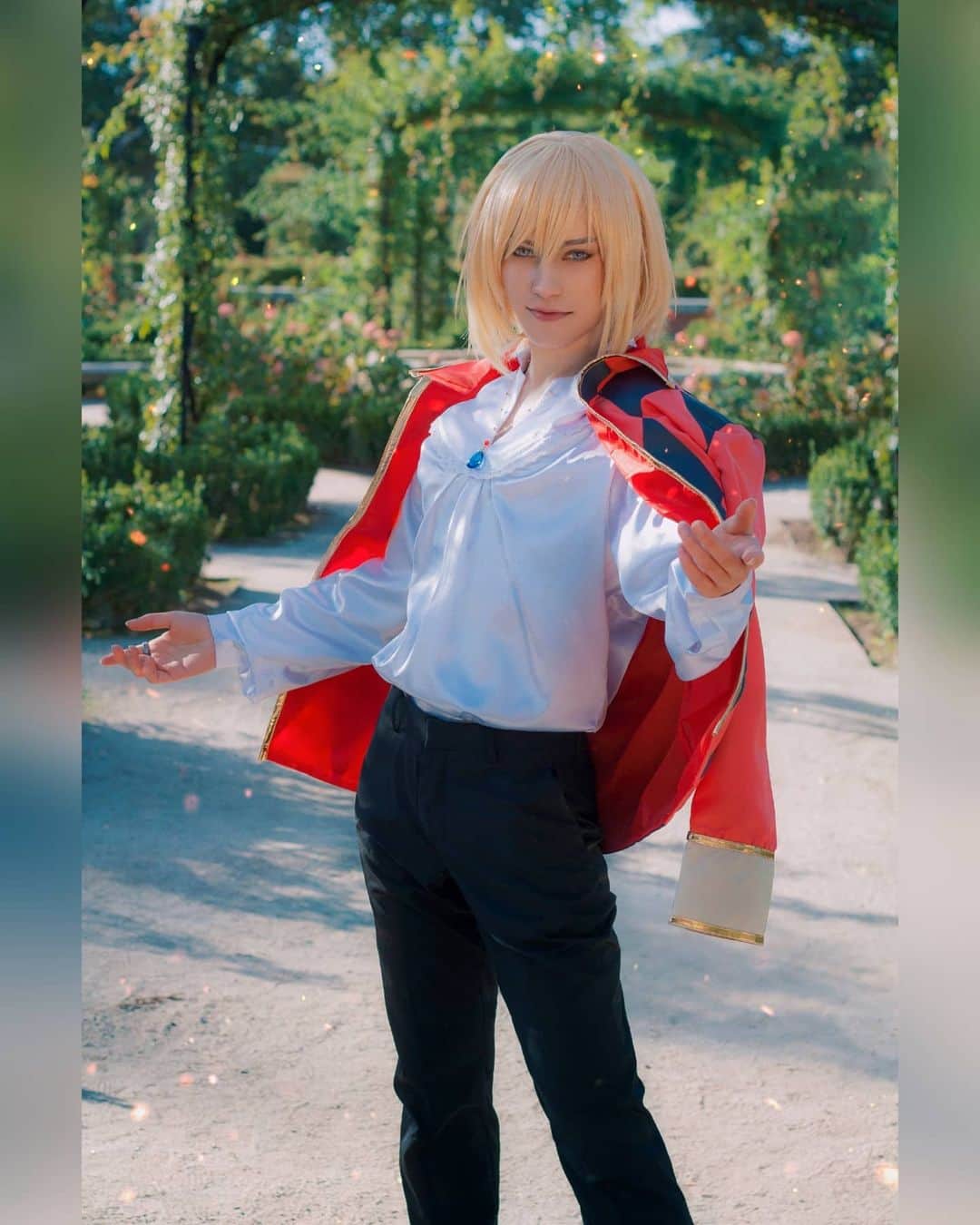 Geheさんのインスタグラム写真 - (GeheInstagram)「Howl is such a comfy cosplay 🥺 I'm so eager to wear him again once conventions are back and safe   #HowlsMovingCastle #cosplay #howlcosplay」1月26日 2時05分 - geheichou