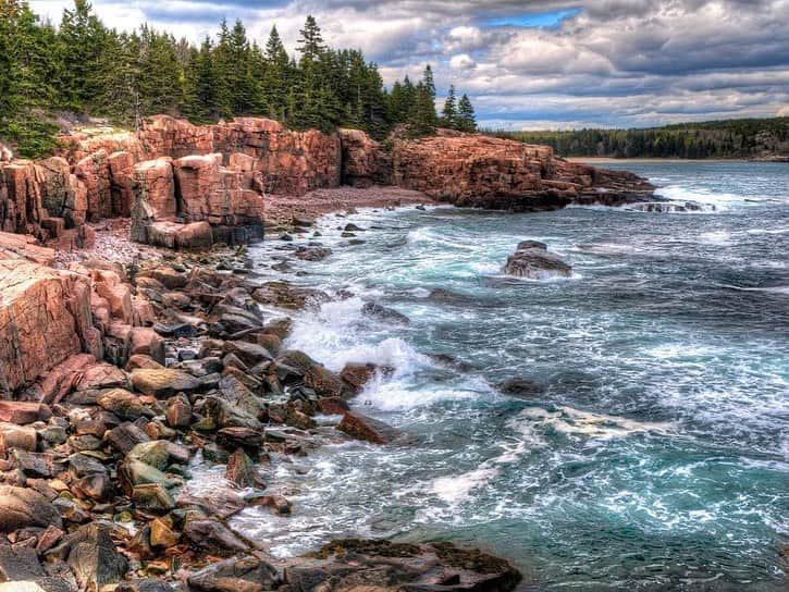 HGTVさんのインスタグラム写真 - (HGTVInstagram)「From Florida to Alaska and every state in between, take a virtual tour around the country with @travelchannel to explore the best national parks in America. 🏞 Where do you want to visit first? 📍⁠⠀ ⁠⠀ 1) Acadia National Park (Maine) (📸 Kim Carpenter)⁠⠀  2) Redwood National and State Parks, California (📸 Carol Highsmith)⁠⠀ 3) Grand Teton National Park, Wyoming (📸 dmathies)⁠⠀ 4) Chattahoochee River National Recreation Area, Georgia (📸 Sebastien Windel)⁠⠀ 5) Sleeping Bear Dunes National Lakeshore, Michigan (📸 Stephen Saks)⁠⠀ 6) Dry Tortugas National Park, Florida (📸 NPS)⁠⠀ 7) Big South Fork Park, Kentucky (📸 Danita Delimont)⁠⠀ 8)Washington Monument, District of Columbia (📸 Dennis Govoni)⁠⠀ 9) Little River Canyon National Preserve, Alabama (📸 Jeff Schreier)⁠⠀ 10) Agate Fossil Beds, Nebraska (📸 Posnov)⁠⠀  Discover 51 national parks to put on your #optoutside bucket list when you visit the link in our profile (and click on the photo from Acadia). 🔝🌳  #FreshStart #nps #nationalparks #optoutside #travelgoals⁠⠀」1月26日 2時12分 - hgtv