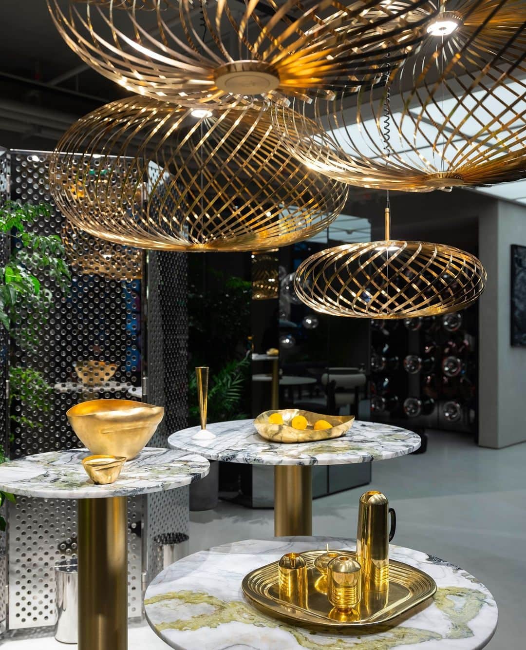 トム ディクソンのインスタグラム：「Tom Dixon's new shop in Shanghai. ⁠ ⁠ Read more and explore the space: link in profile.⁠ ⁠ ⁠」