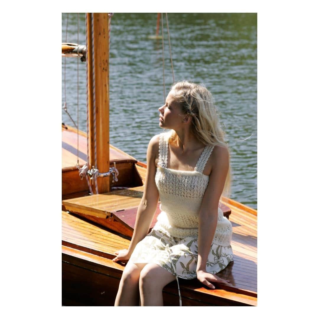 イヴァナ ヘルシンキのインスタグラム：「Sailing through the life and waiting to warmer weathers to come✨⁠ #throwback #IvanaHelsinki #Fashion」