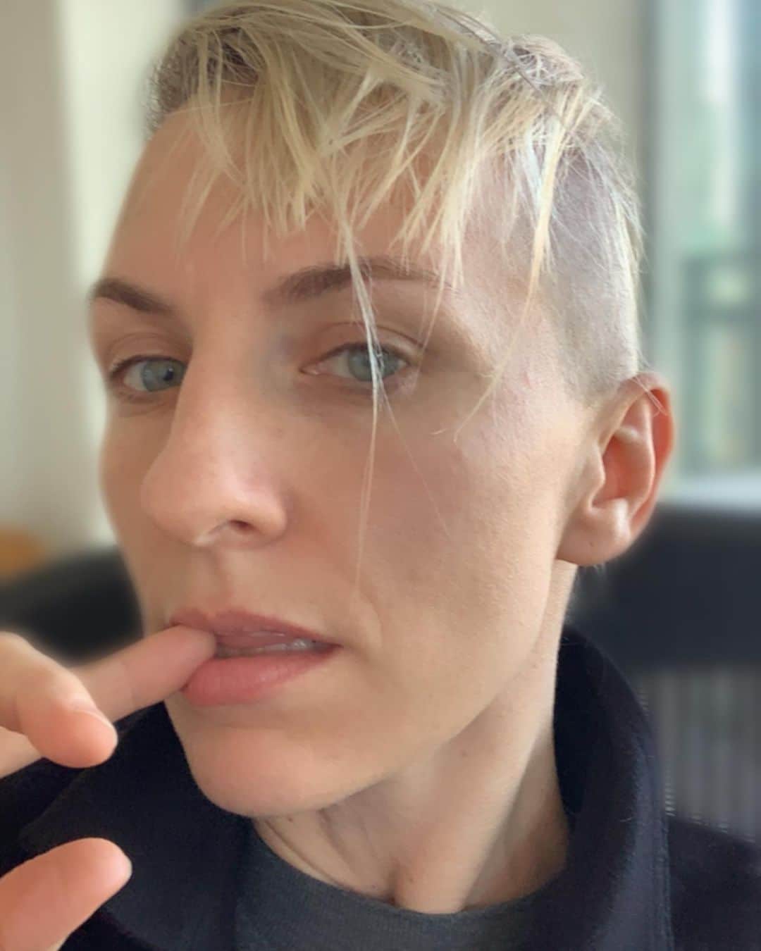 ミッキー・サムナーのインスタグラム：「Bess Till’s undercut. Back tonight on @tntdrama 😜」