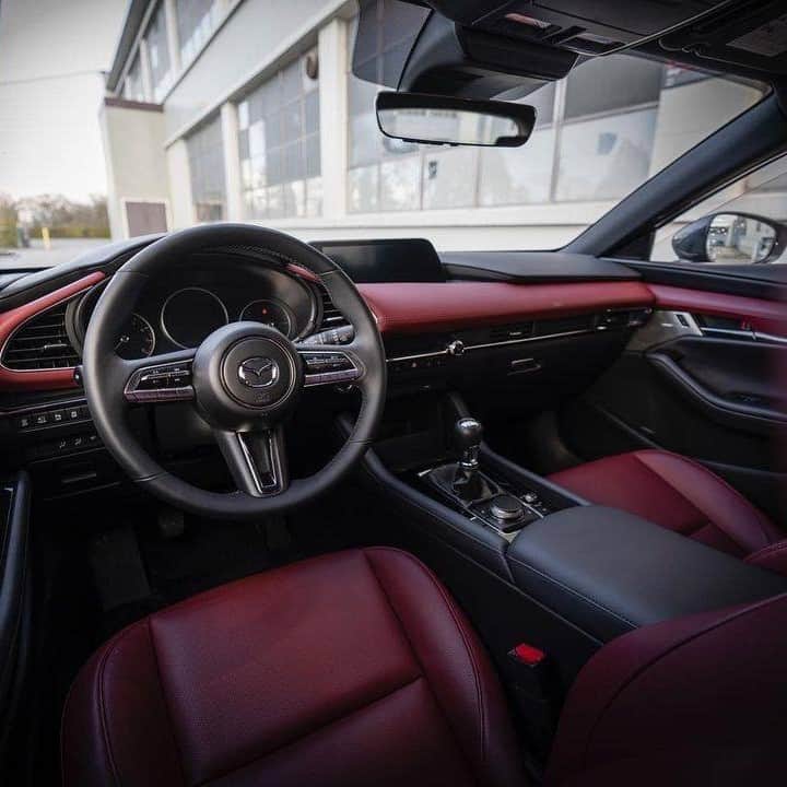 MAZDA Canadaのインスタグラム：「Experience the joy of a manual transmission in the Mazda3 Sport. 📸: @eatwithmao」