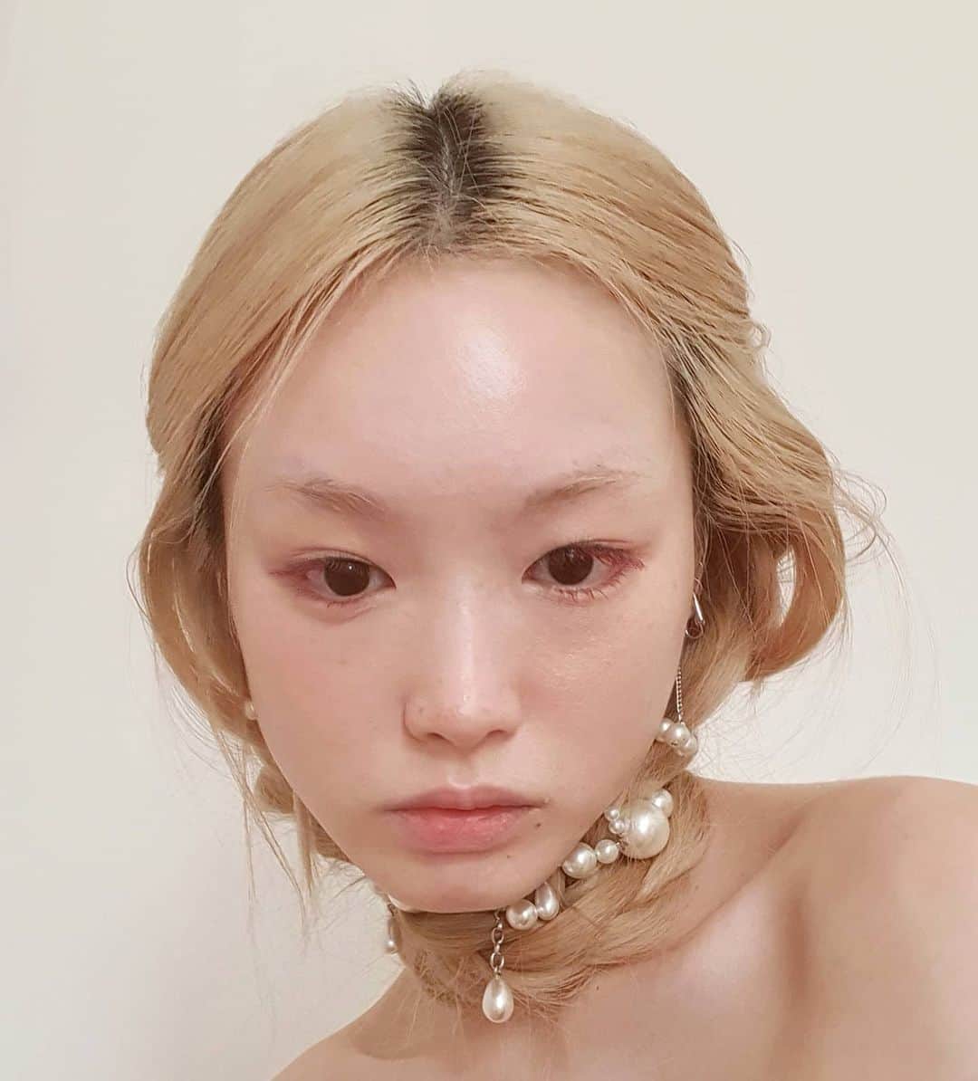 フェルナンダ・リーのインスタグラム：「👼i'm👼so👼bored👼」