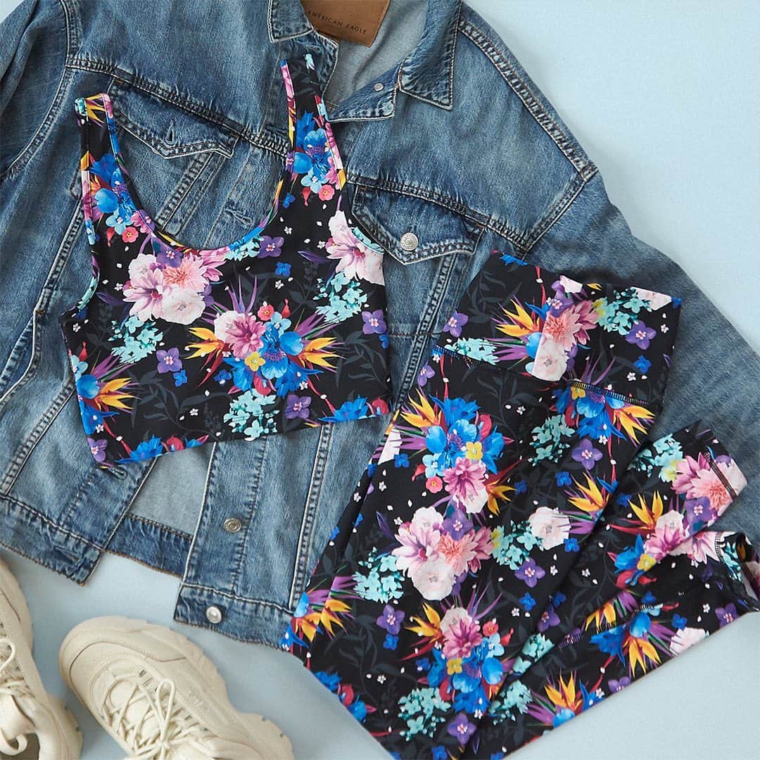 American Eagleさんのインスタグラム写真 - (American EagleInstagram)「Bringing all the ~positive vibes~ to kick off the week in our limited-edition AE x NAITO collection 🌸 🐉」1月26日 2時34分 - americaneagle