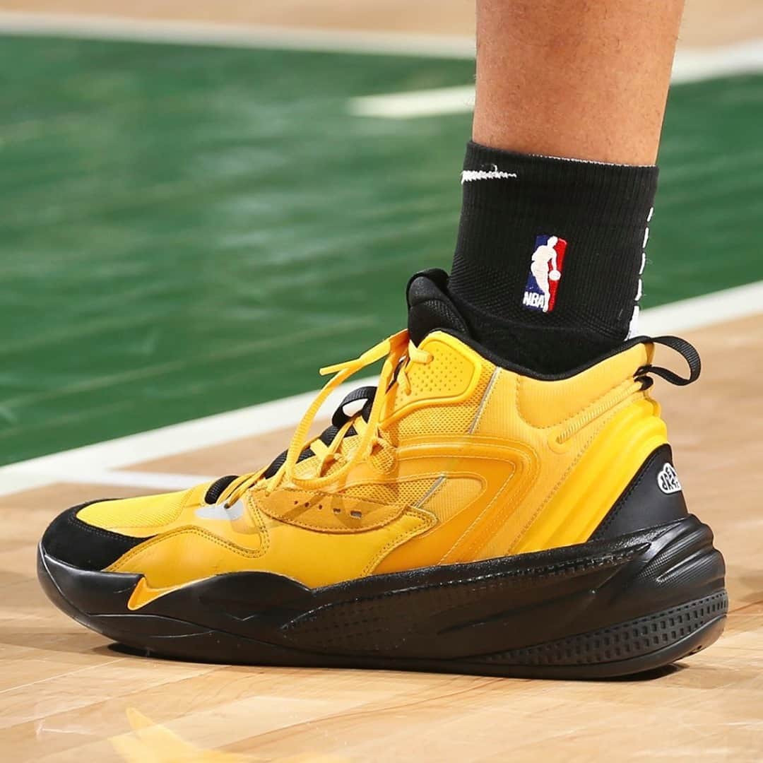Foot Lockerのインスタグラム：「Kuz on court in the RS-DREAMER Mid! @pumahoops @realcoleworld. Available 1/28」