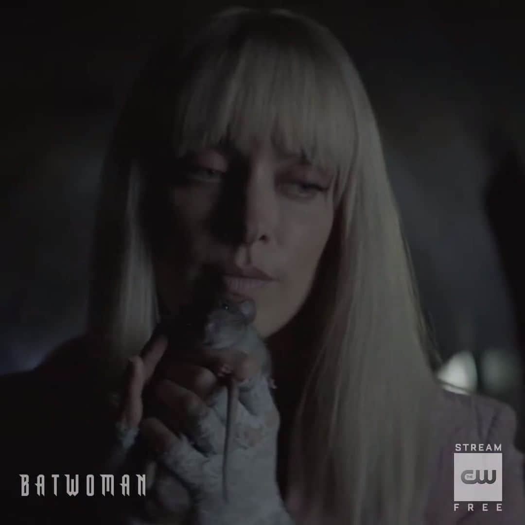 The CWのインスタグラム：「What is Alice up to? Stream a new episode of @cwbatwoman now free only on The CW. #Batwoman」