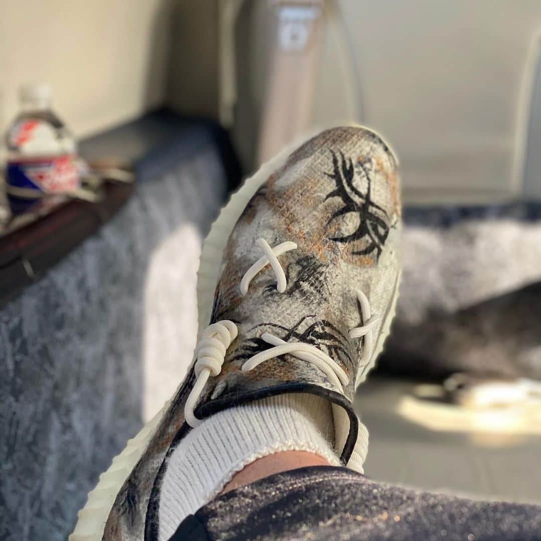 ビル・ゴールドバーグのインスタグラム：「On my way @dmcintyrewwe !!!!!! @wwe #raw 😡😡😡😡 #spear #jackhammer #whosnext @goldbergsgarage @luciafootwearco」