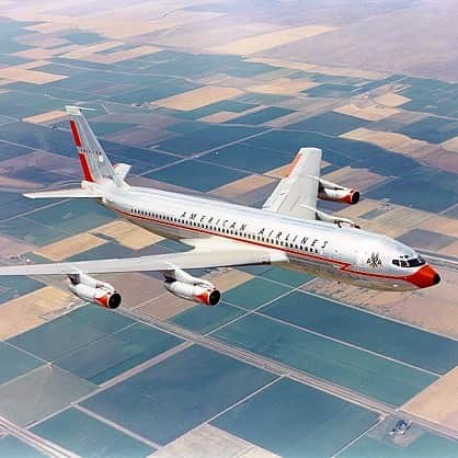 アメリカン航空のインスタグラム：「On this day in 1959, our Boeing 707 made the first scheduled nonstop transcontinental U.S. jet flight by any airline, traveling from Los Angeles to New York.」