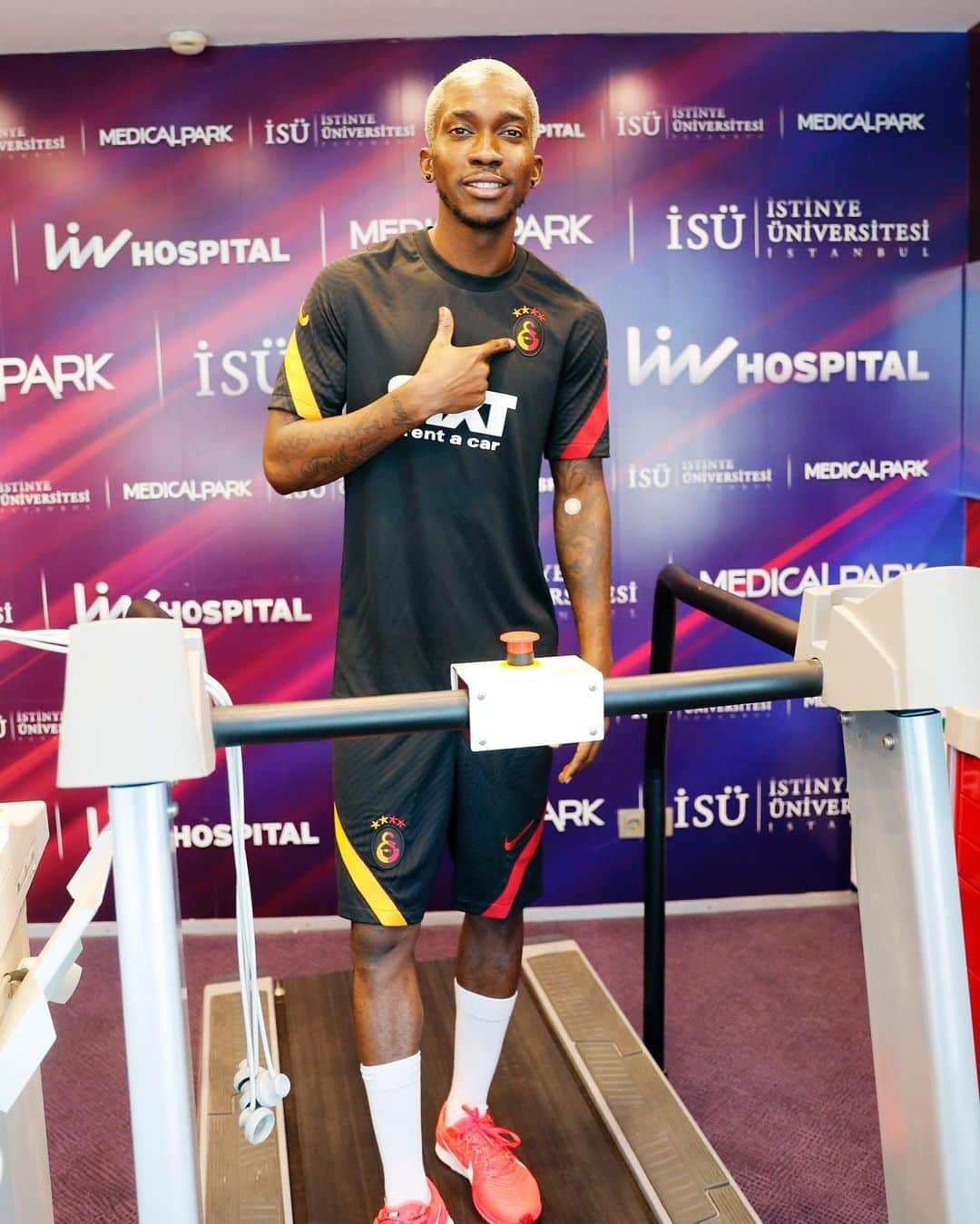 ガラタサライSKさんのインスタグラム写真 - (ガラタサライSKInstagram)「💊 Henry Onyekuru, sponsor hastanemiz Medical Park'ta sağlık kontrolünden geçti. ✅」1月26日 2時37分 - galatasaray