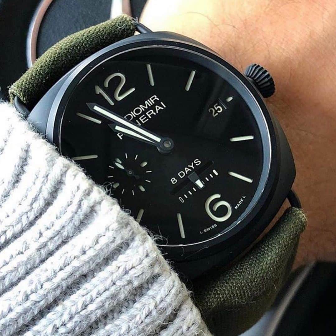 パネライのインスタグラム：「Loving the black and green strap combo of the #Panerai #PAM384 Cerqmic 8 day Radiomir. What do you think?   Pic by @watches_of_babylon #paneraicentral」