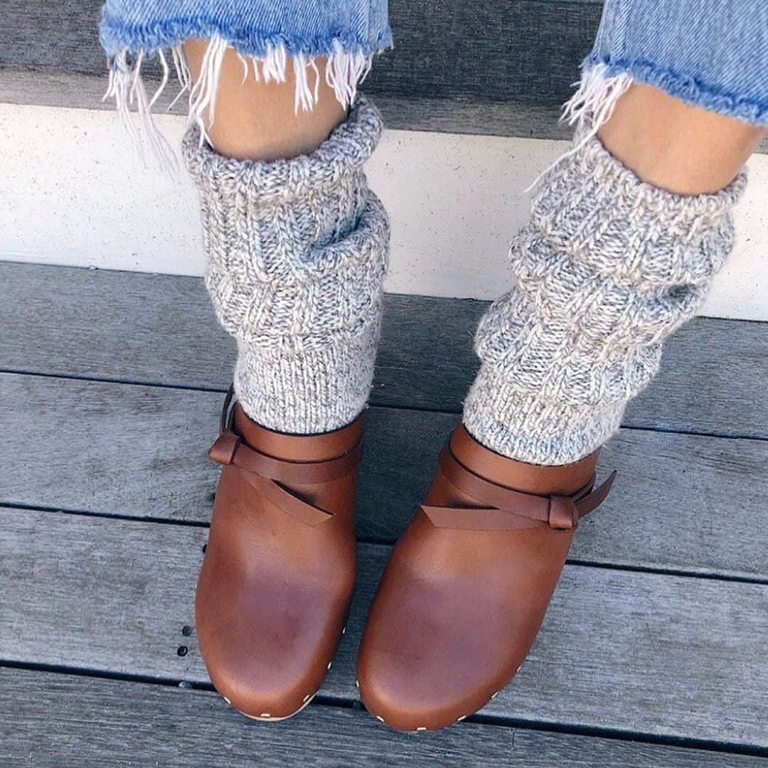 レフラーランドールのインスタグラム：「A cozy winter combination: our Maxine clogs and slouchy wool socks.」