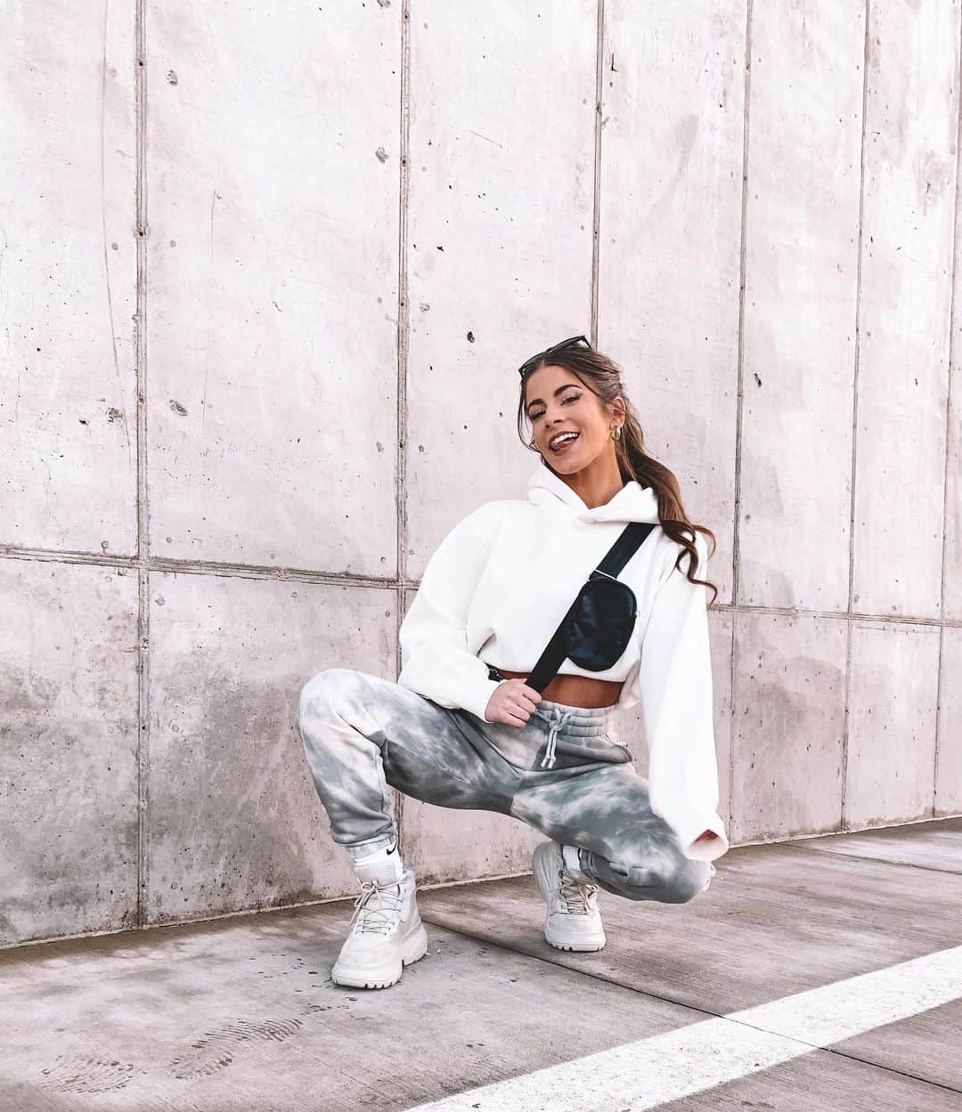 Paige Reillyさんのインスタグラム写真 - (Paige ReillyInstagram)「It’s launch day 🌪⚡️ !!! The @balanceathletica atmos collection has my heart & I can’t wait to see what you all get!!! Launch is at noon MT!⁣ ⁣ If you choose to shop through the link in my bio, THANK YOU! It directly supports me as a @balanceathletica elite leader / allows me to continue to provide you guys with the most information pre-launch that I can & it means more than you know if you take that extra step to support me 🤍⁣ ⁣ I typically do giveaways for using my link but instead - I’m just going to do a giveaway here for everybody. If you do use my link, please let me know what you ended up grabbing and also I want to personally thank you for your support, so either dm me or comment below with what you end up getting as an entry for the giveaway 🥰🙌🏻⁣ ⁣ For this giveaway, I’ll be doing 5 winners for $50 balance gift cards! ⁣ - Just be following my page, like this photo and comment down below with your favorite emojis 🥰 ⁣ - I’ll pick the winners Thursday (1/28) evening!」1月26日 2時52分 - paigereilly