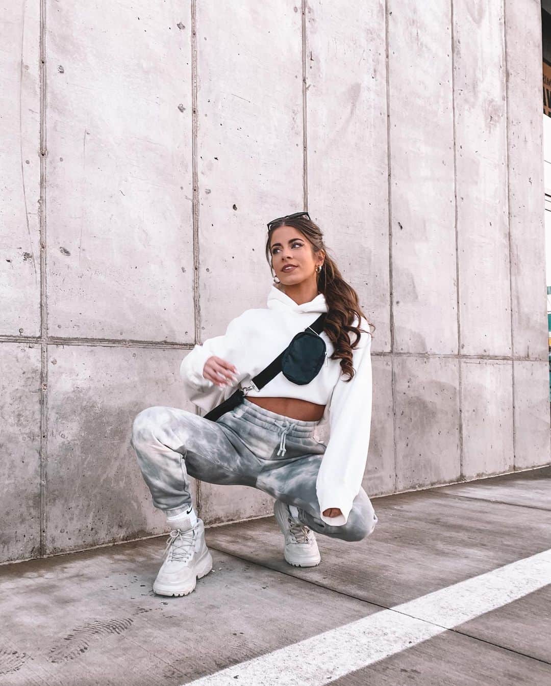 Paige Reillyさんのインスタグラム写真 - (Paige ReillyInstagram)「It’s launch day 🌪⚡️ !!! The @balanceathletica atmos collection has my heart & I can’t wait to see what you all get!!! Launch is at noon MT!⁣ ⁣ If you choose to shop through the link in my bio, THANK YOU! It directly supports me as a @balanceathletica elite leader / allows me to continue to provide you guys with the most information pre-launch that I can & it means more than you know if you take that extra step to support me 🤍⁣ ⁣ I typically do giveaways for using my link but instead - I’m just going to do a giveaway here for everybody. If you do use my link, please let me know what you ended up grabbing and also I want to personally thank you for your support, so either dm me or comment below with what you end up getting as an entry for the giveaway 🥰🙌🏻⁣ ⁣ For this giveaway, I’ll be doing 5 winners for $50 balance gift cards! ⁣ - Just be following my page, like this photo and comment down below with your favorite emojis 🥰 ⁣ - I’ll pick the winners Thursday (1/28) evening!」1月26日 2時52分 - paigereilly