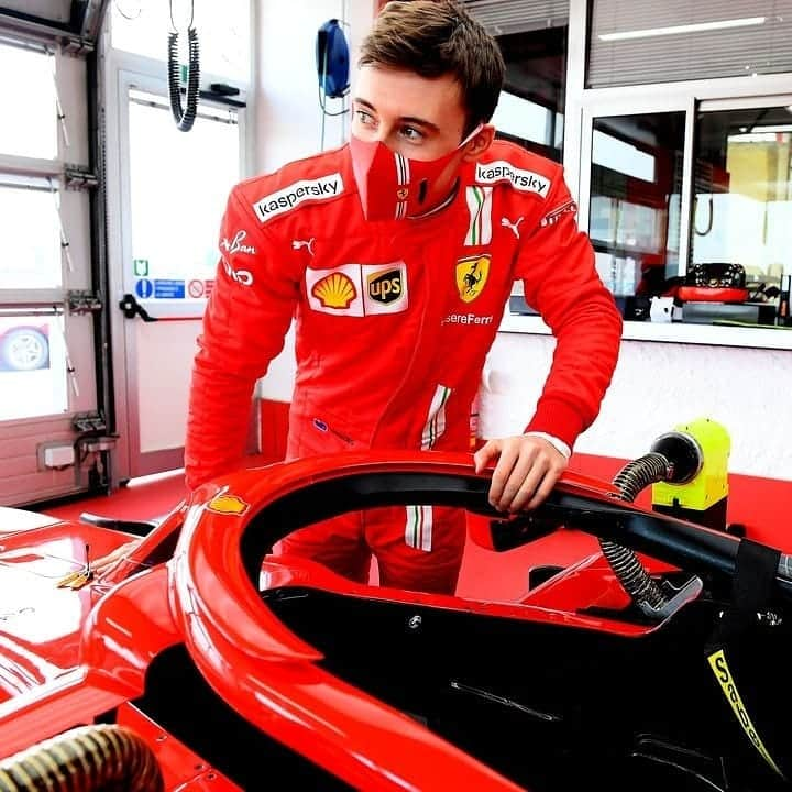 F1さんのインスタグラム写真 - (F1Instagram)「The past meets the future 🤩  @giulianoalesi tests a Ferrari, exactly 3️⃣0️⃣ years to the day after his father Jean did the same ⏪   His fellow FDA stars @marcusarmstrong and @robertshwartzman got to sample the SF71H too! 😁  📸 #Repost x @ferraridriveracademy   #F1 #Formula1 #Ferrari」1月26日 2時55分 - f1