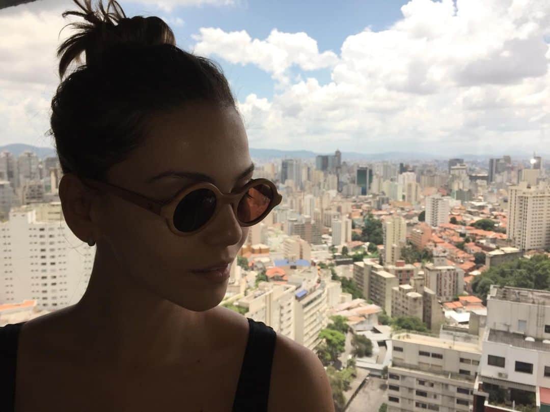 Tainá Müllerのインスタグラム：「“Um labirinto místico  Onde os grafites gritam  Não dá pra descrever…” 🎵  Todo o meu amor a SP ❤️」