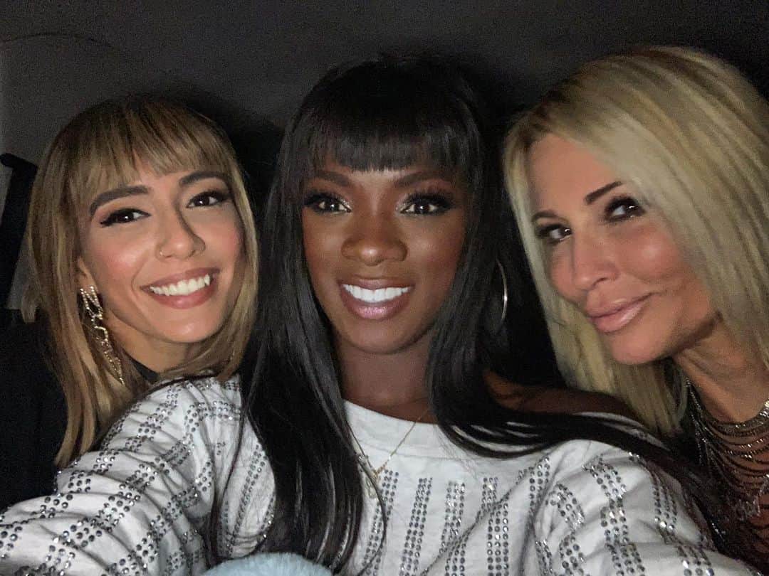 Janice Griffithのインスタグラム：「an avn throwback from last years @fleshlight dinner 🥰」