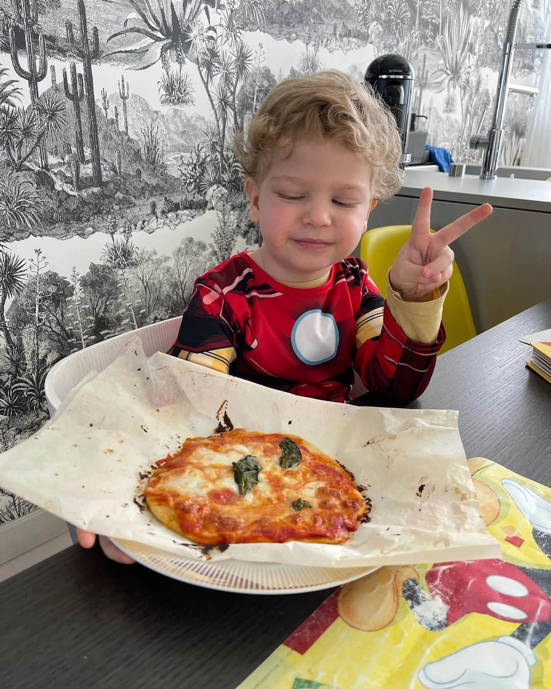 キアラ・フェラーニさんのインスタグラム写真 - (キアラ・フェラーニInstagram)「Leo made his first pizza this morning with daddy @fedez 🥰」1月26日 3時16分 - chiaraferragni