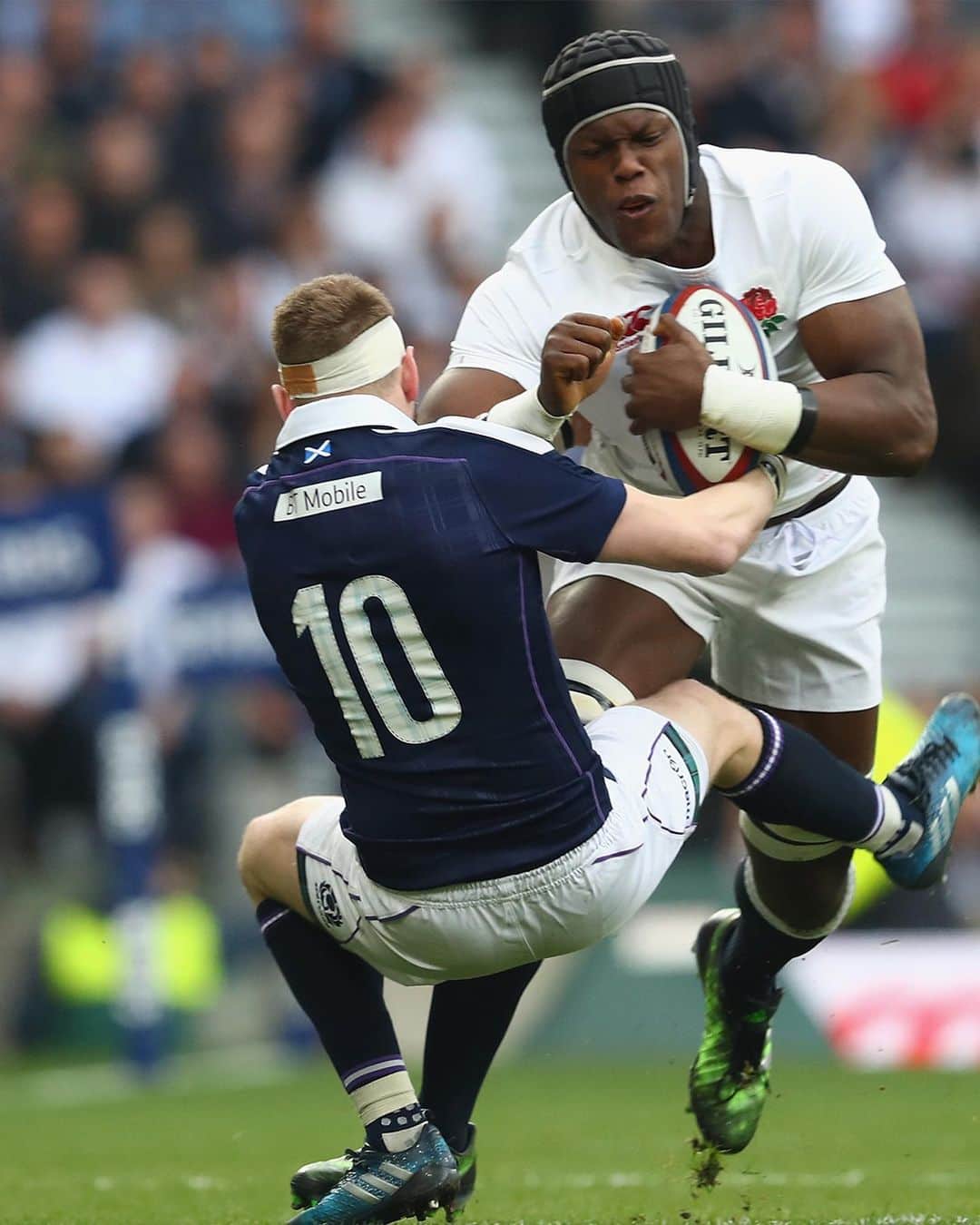 ラグビーイングランド代表のインスタグラム：「💥⏮ Swipe across to re-live the #CalcuttaCup from over the years 🌹  ⏳ Counting down the days to rugby’s oldest rivalry returning 🏴󠁧󠁢󠁥󠁮󠁧󠁿🏴󠁧󠁢󠁳󠁣󠁴󠁿 #ENGvSCO」