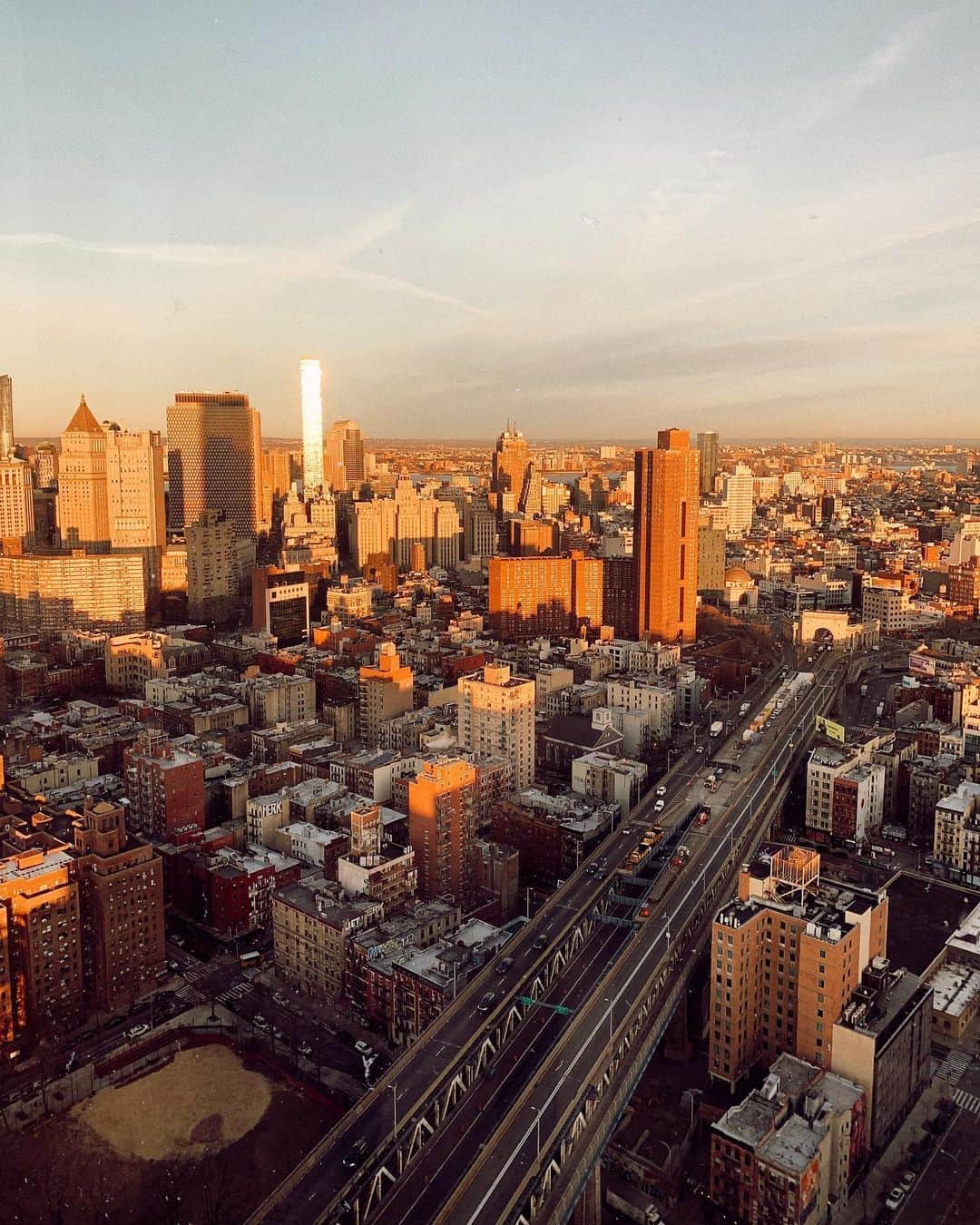アビー・チャンピオンのインスタグラム：「The most beautiful sunrise 🌇」